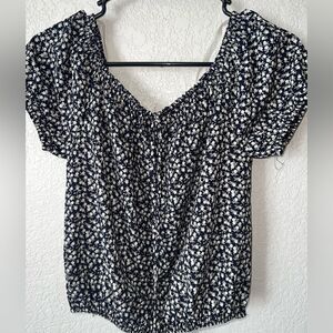 ❄️ 7 DAY WKND FLORAL CROPPED TOP SIZE M- NWOT